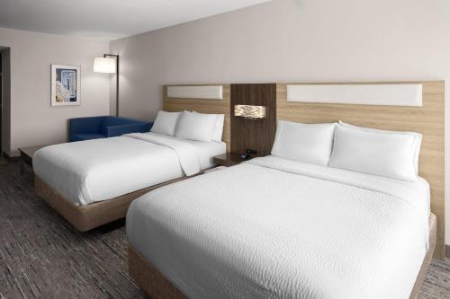 Suite Junior Doble con sofá cama del hotel Holiday Inn Express Syracuse-Fairgrounds
