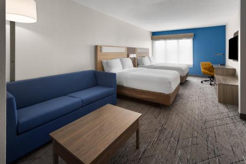 Suite Junior Doble con sofá cama del hotel Holiday Inn Express Syracuse-Fairgrounds. Foto 3