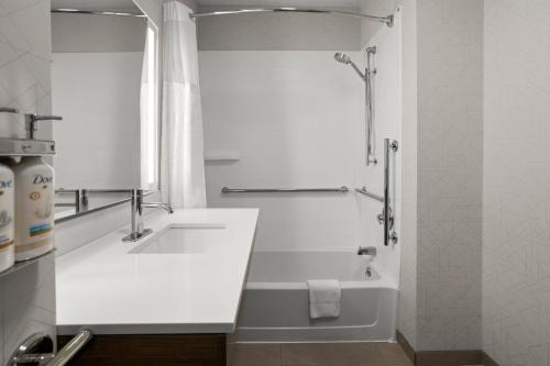 Habitación - 2 camas grandes - Adaptada para personas con movilidad reducida - No fumadores del hotel Holiday Inn Express Syracuse-Fairgrounds