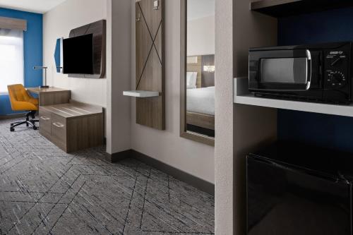 Habitación Estándar - 2 camas grandes del hotel Holiday Inn Express Syracuse-Fairgrounds. Foto 1