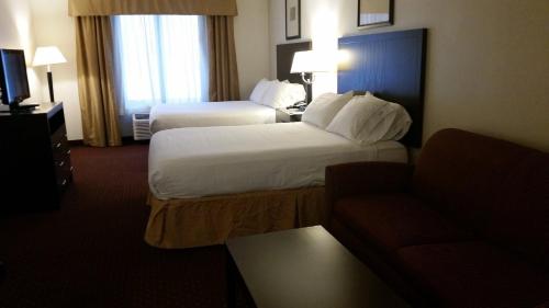 Habitación Estándar - 2 camas grandes del hotel Holiday Inn Express Syracuse-Fairgrounds. Foto 4