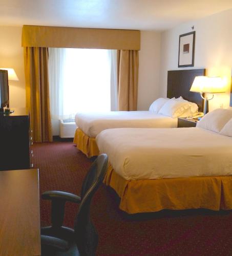 Habitación Estándar - 2 camas grandes del hotel Holiday Inn Express Syracuse-Fairgrounds. Foto 5