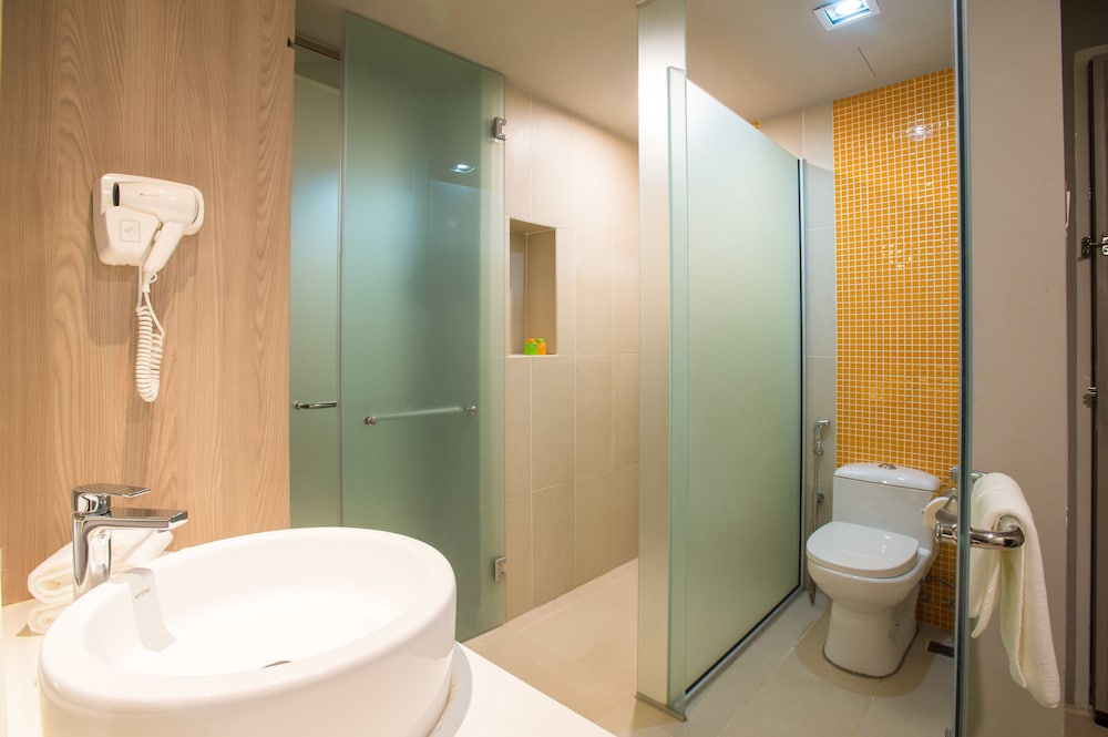 Habitación Estándar con 1 Cama Queen Size del hotel ibis Styles Kuala Lumpur Sri Damansara. Foto 3