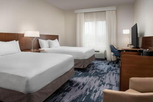 Habitación adaptada para personas con movilidad reducida/discapacidad auditiva con bañera adaptada - 2 camas grandes del hotel Fairfield Inn and Suites by Marriott Ithaca. Foto 4