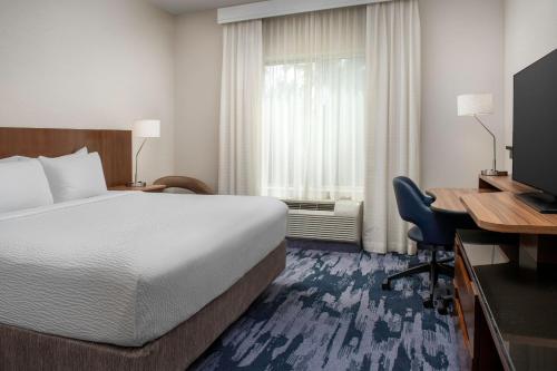 Habitación con cama extragrande. del hotel Fairfield Inn and Suites by Marriott Ithaca. Foto 5