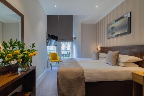 Habitación Doble con vistas al jardín del hotel London House. Foto 4
