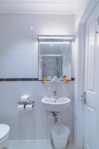 Habitación Doble Estándar del hotel London House. Foto 5