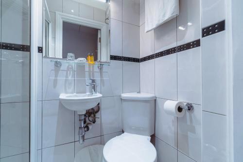 Habitación Doble Estándar del hotel London House. Foto 9