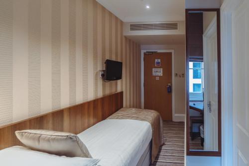 Habitación Individual Pequeña del hotel London House. Foto 1