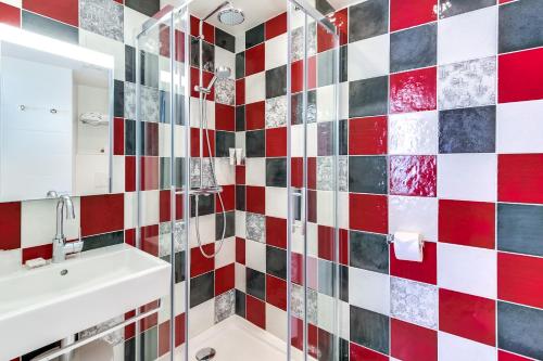 Habitación Twin Estándar del hotel Les Tournelles. Foto 1