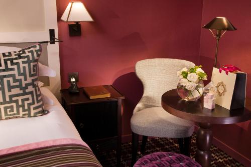 Habitación Twin Estándar del hotel Les Tournelles. Foto 5