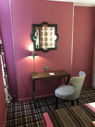 Habitación Twin Estándar del hotel Les Tournelles. Foto 8