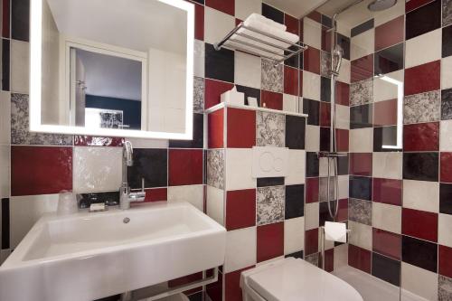 Habitación Doble del hotel Les Tournelles. Foto 15