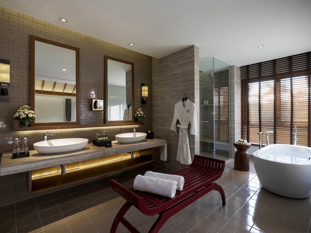Habitación Deluxe, 1 cama de matrimonio grande (Premium) del hotel Pullman Luang Prabang. Foto 1