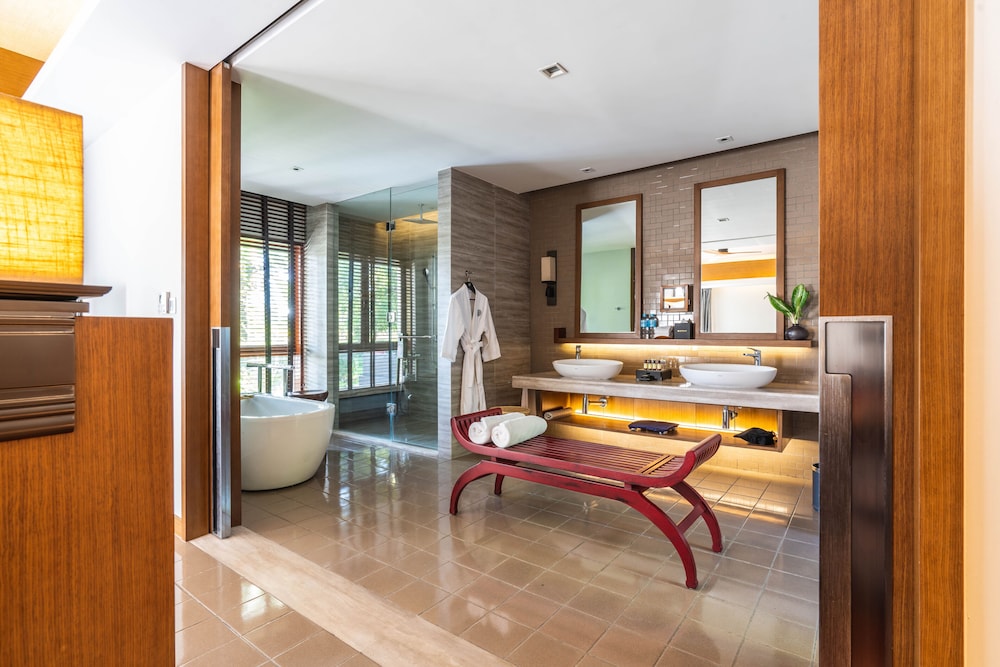Habitación Deluxe, 1 cama de matrimonio grande (Premium) del hotel Pullman Luang Prabang. Foto 6