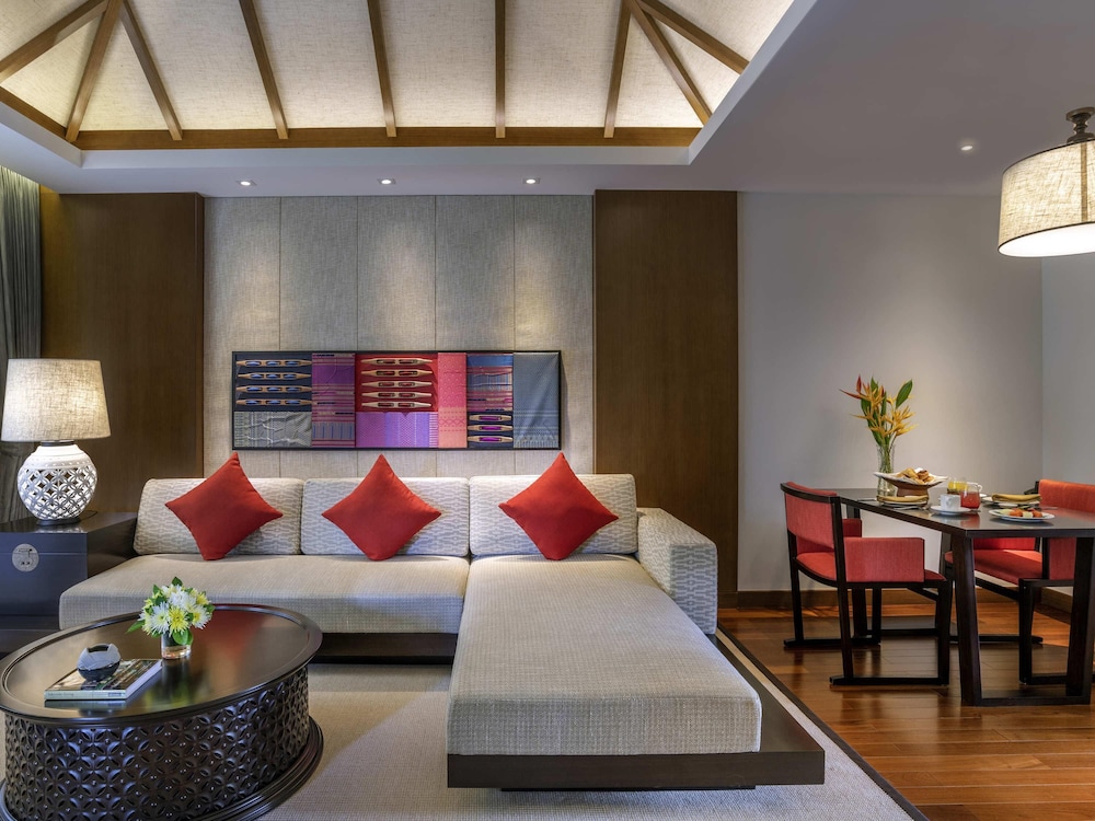 Suite Deluxe, 1 cama de matrimonio grande del hotel Pullman Luang Prabang. Foto 1