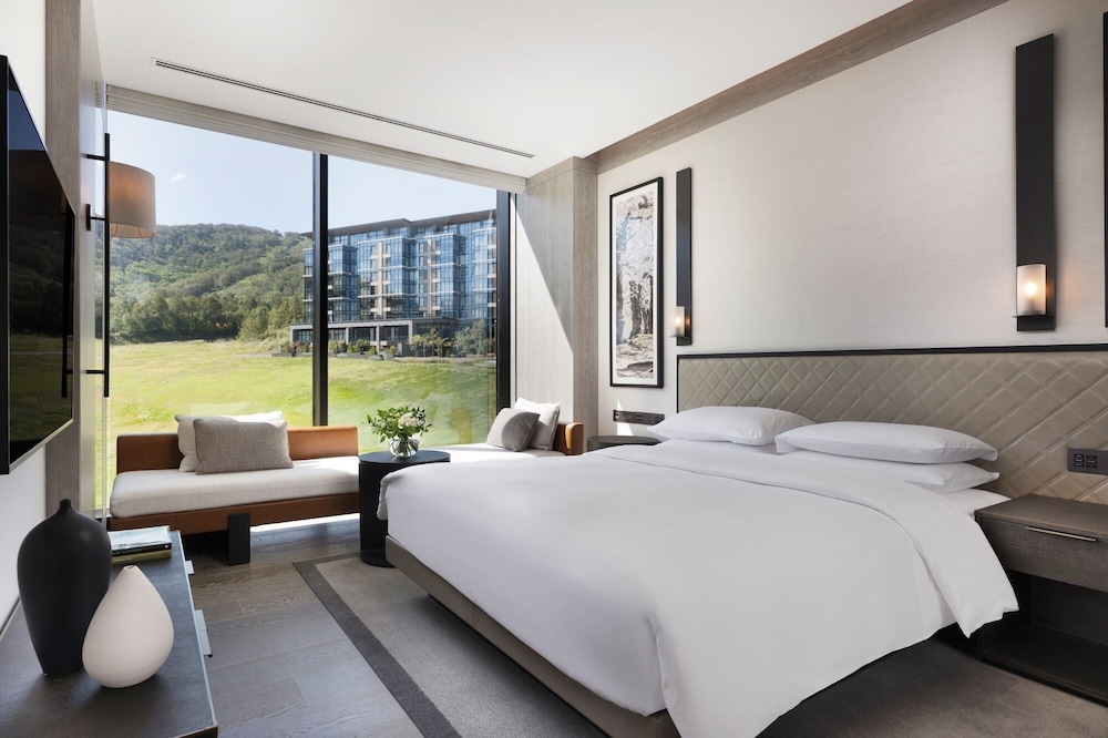1 cama king size, vistas a la montaña del hotel Park Hyatt Niseko Hanazono
