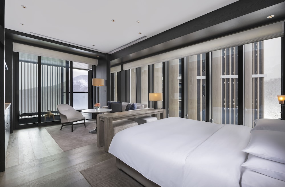 1 cama king size, residencia estudio, onsen privado del hotel Park Hyatt Niseko Hanazono. Foto 1