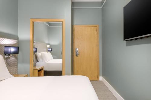 Habitación Doble Básica - 1 o 2 camas del hotel Larios Málaga. Foto 6
