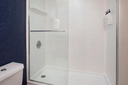 Habitación - 2 camas grandes del hotel Fairfield by Marriott Rochester Henrietta/University Area. Foto 4