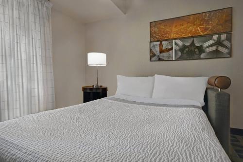 Suite de 2 dormitorios del hotel TownePlace Suites by Marriott Republic Airport Long Island. Foto 4