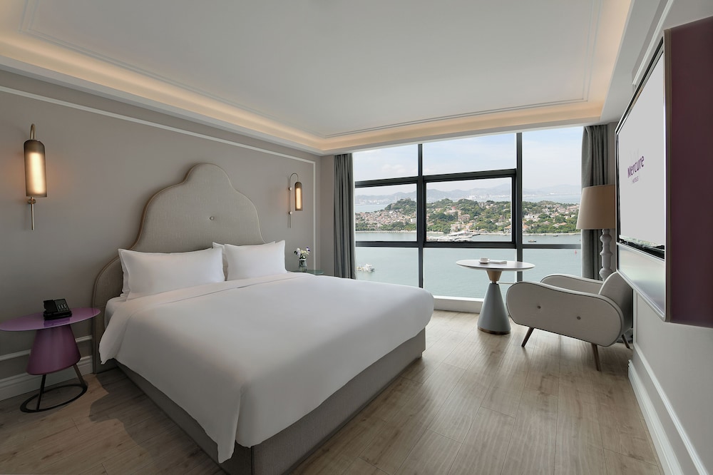 Habitación Deluxe, 1 cama de matrimonio grande del hotel Mercure Xiamen On The Bund. Foto 6