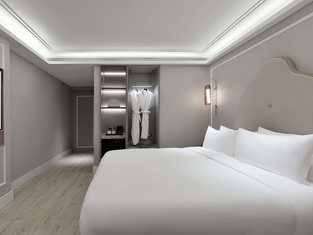 Habitación superior, 1 cama de matrimonio grande del hotel Mercure Xiamen On The Bund. Foto 1