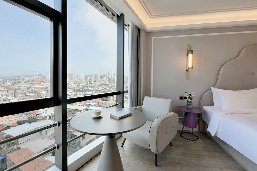Habitación superior, 1 cama de matrimonio grande del hotel Mercure Xiamen On The Bund. Foto 4