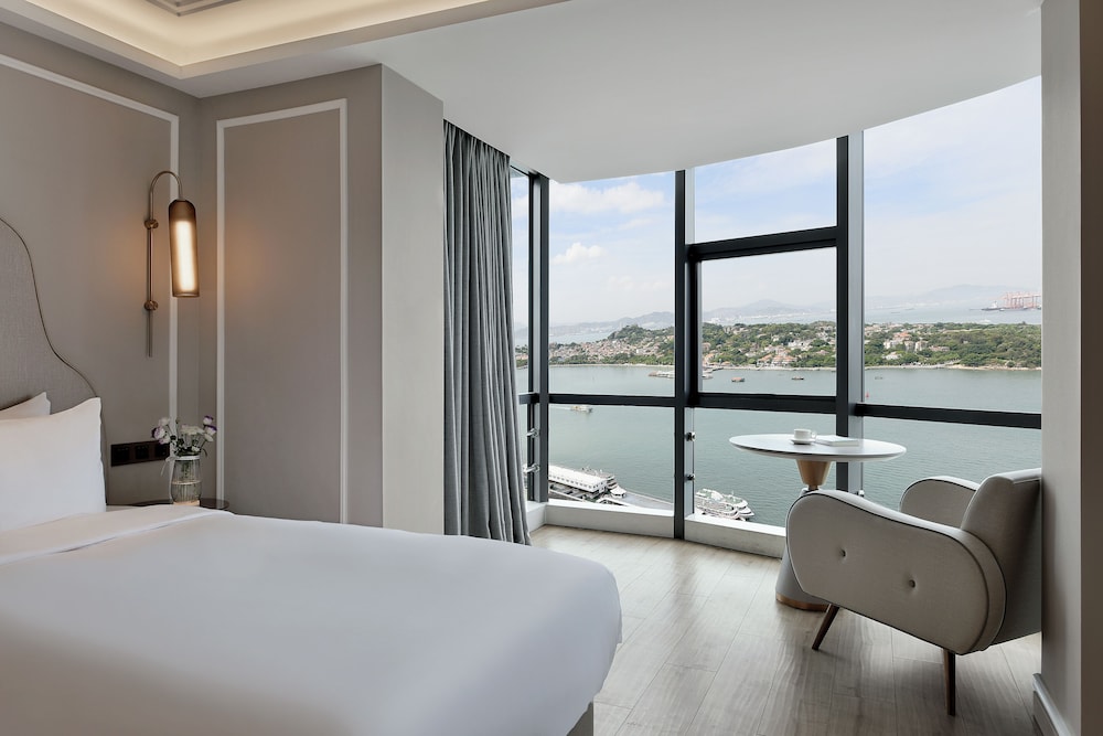 Habitación Deluxe, 1 cama de matrimonio grande (Duplex) del hotel Mercure Xiamen On The Bund. Foto 1