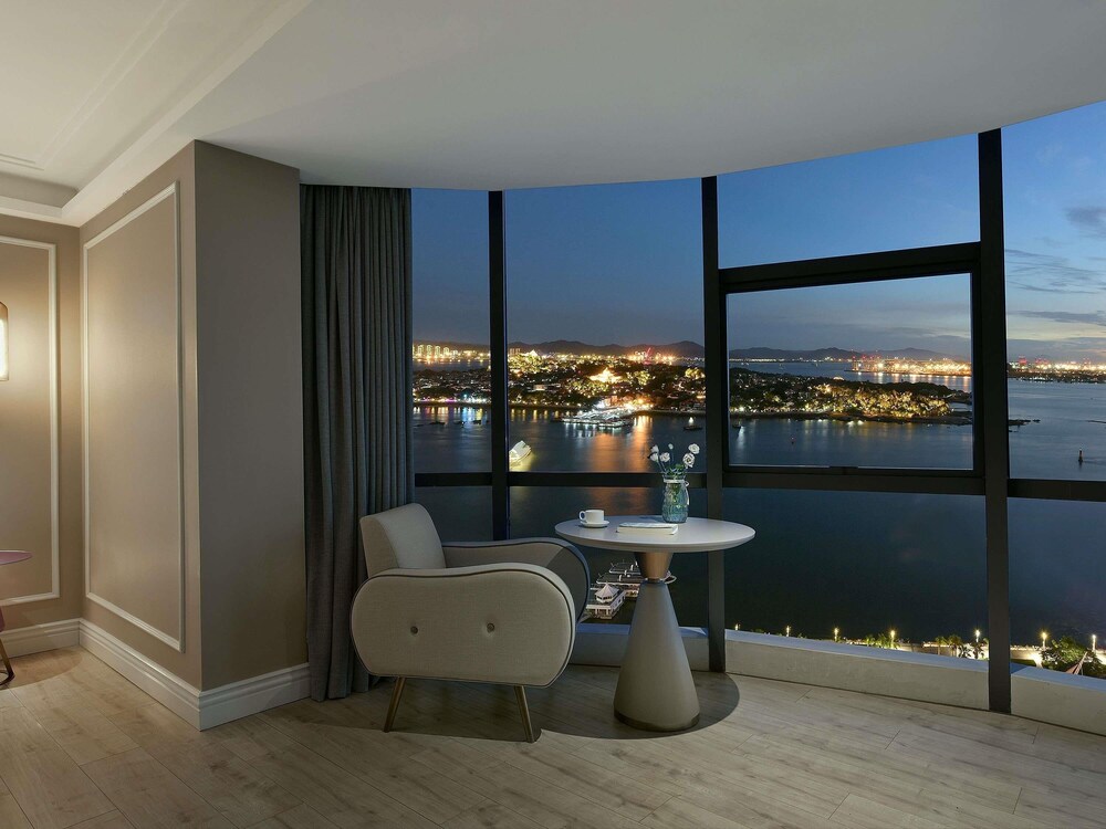 Privilege, Suite, 1 cama de matrimonio grande del hotel Mercure Xiamen On The Bund. Foto 2