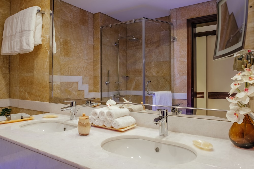 Habitación Deluxe Twin, vistas a la ciudad del hotel Stella Di Mare Dubai Marina. Foto 3