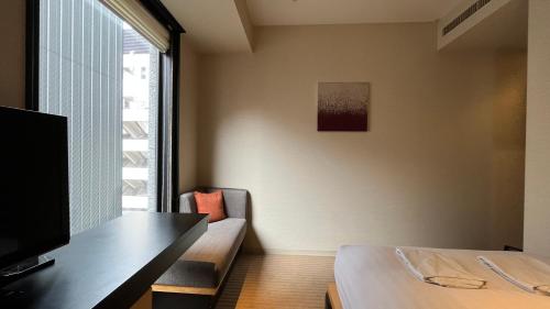Habitación Doble con 1 cama doble pequeña - No fumadores del hotel KOKO Premier Kanazawa Korinbo. Foto 2