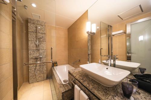 Habitación Doble Deluxe para no fumadores - 2 camas individuales del hotel KOKO Premier Kanazawa Korinbo. Foto 8