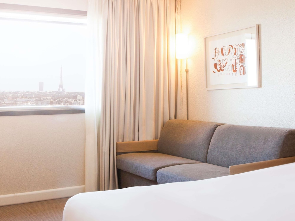 Habitación familiar, 1 cama doble con sofá cama del hotel Novotel Paris la Defense Esplanade. Foto 1