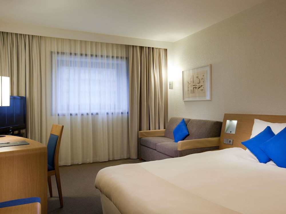 Habitación clásica, 1 cama doble con sofá cama del hotel Novotel Paris la Defense Esplanade. Foto 2