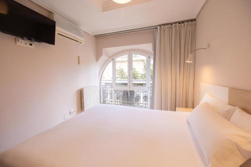 Habitación Doble con vistas a El Pilar del hotel PILAR PLAZA. Foto 32