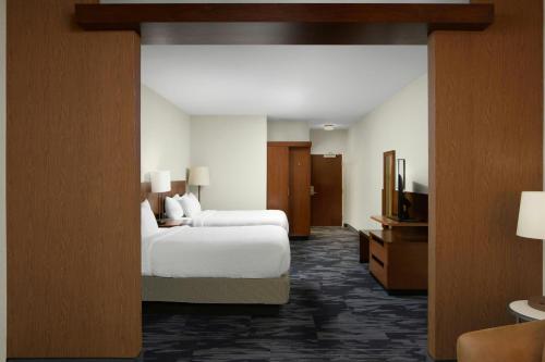 Queen Suite with Two Queen Beds, Bathtub and Sofa Bed - Mobility Access/Hearing Accessible del hotel Fairfield Inn and Suites by Marriott Geneva Finger Lakes. Foto 10