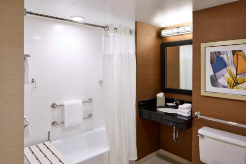 Habitación Queen con dos camas Queen del hotel Fairfield Inn by Marriott Rochester East. Foto 4