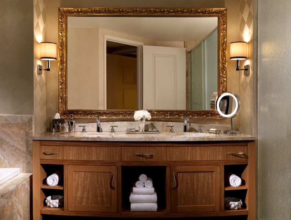 Habitación superior, 1 cama de matrimonio grande del hotel Trump International Las Vegas. Foto 3