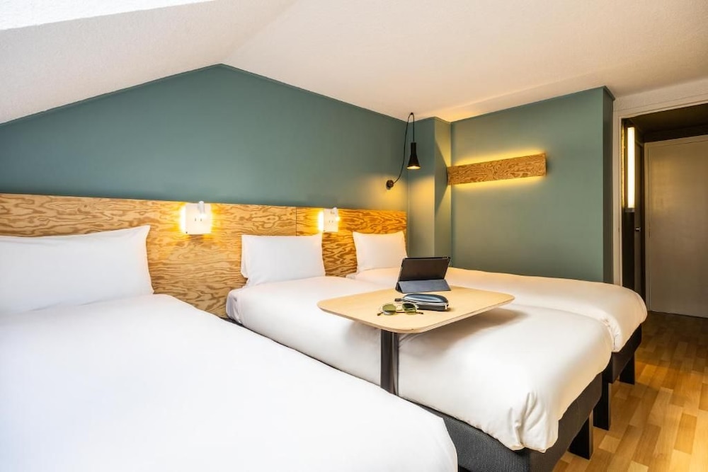 Habitación familiar Greet con 1 cama doble y 1 cama individual del hotel Greet Brussels Airport Zaventem. Foto 1