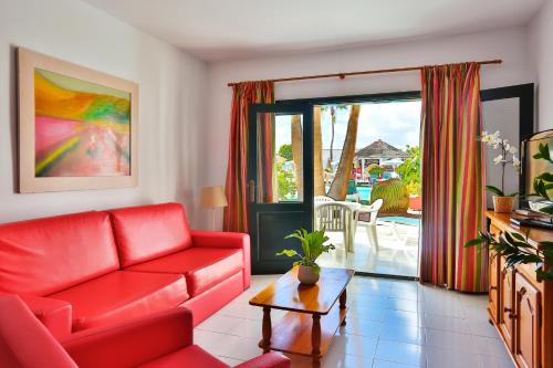 Apartamento de 1 dormitorio con vistas a la piscina del hotel Nazaret Sol. Foto 13