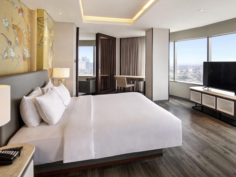 Suite Ejecutiva con 1 Cama King del hotel Mercure Jakarta Gatot Subroto. Foto 4