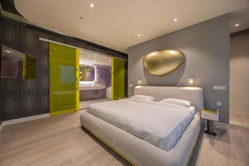 Suite Karim Rashid del hotel Park Inn By Radisson Amsterdam City West. Foto 1
