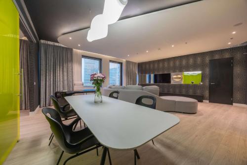 Suite Karim Rashid del hotel Park Inn By Radisson Amsterdam City West. Foto 4