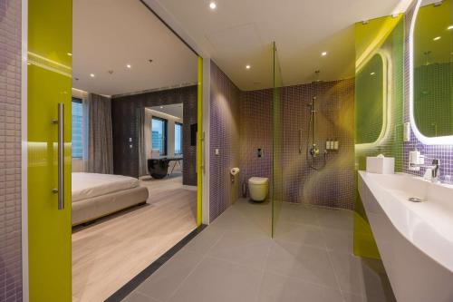 Suite Karim Rashid del hotel Park Inn By Radisson Amsterdam City West. Foto 6