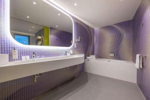 Suite Karim Rashid del hotel Park Inn By Radisson Amsterdam City West. Foto 7