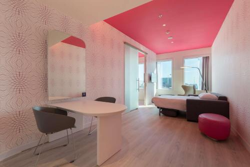 Habitación Familiar del hotel Park Inn By Radisson Amsterdam City West. Foto 1