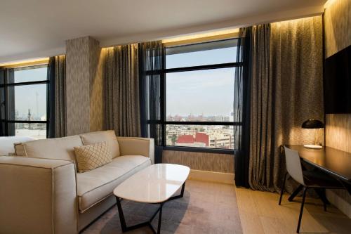 Suite Junior del hotel Radisson Blu , Casablanca City Center. Foto 1