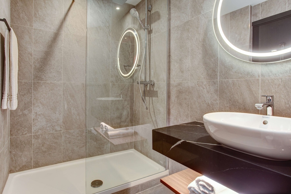 Habitación superior del hotel Radisson RED Hotel London Heathrow. Foto 7