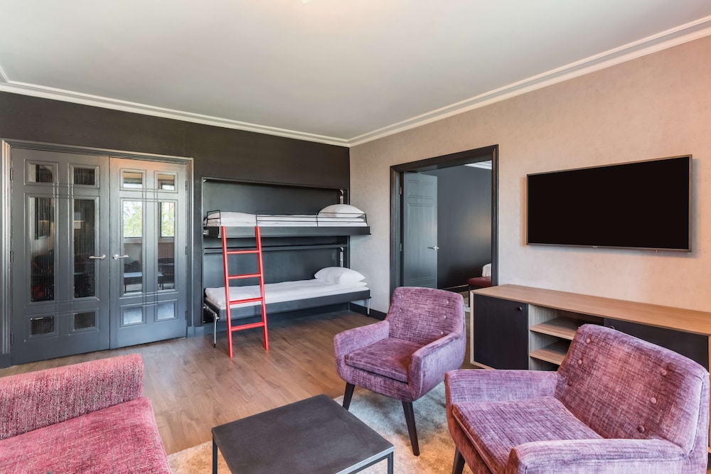 Suite del hotel Radisson RED Hotel London Heathrow. Foto 2